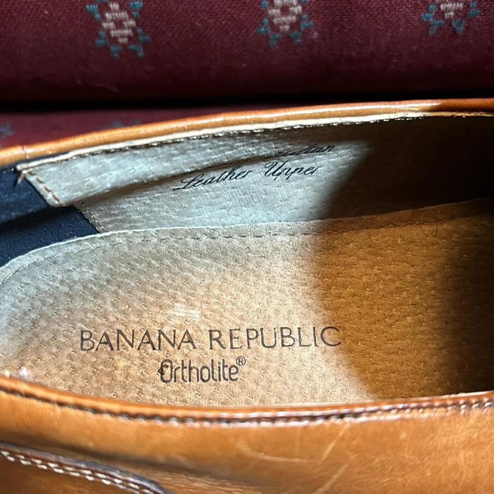 Banana Republic tan leather loafers. Size 10 M